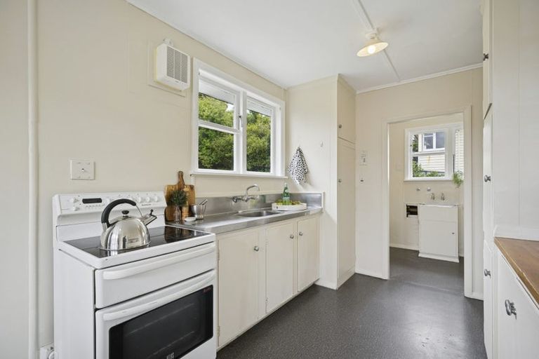 Photo of property in 83 Taylor Terrace, Tawa, Wellington, 5028