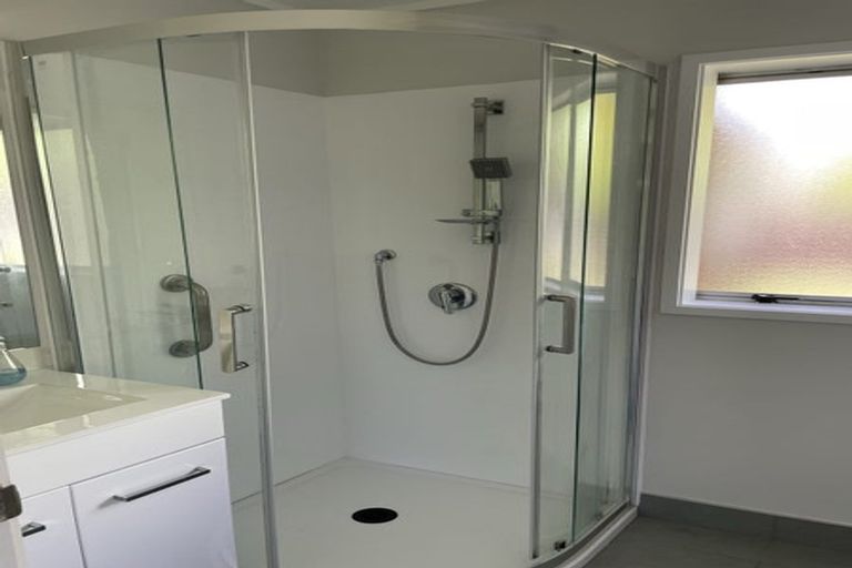 Photo of property in 1/4 Pemberton Avenue, Bayview, Auckland, 0629