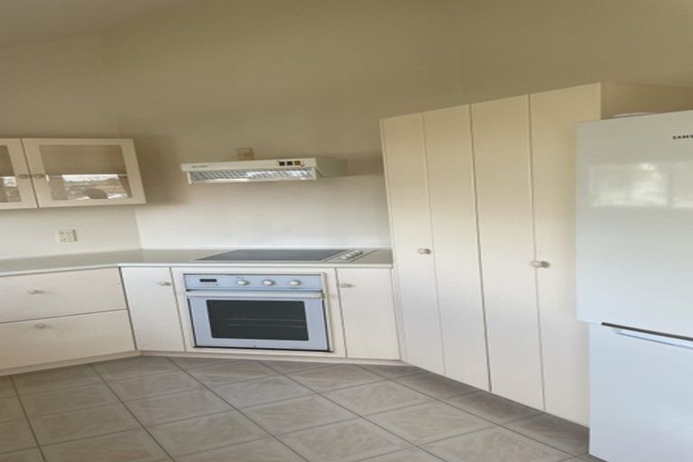 Photo of property in 2/479 Glenfield Road, Glenfield, Auckland, 0629