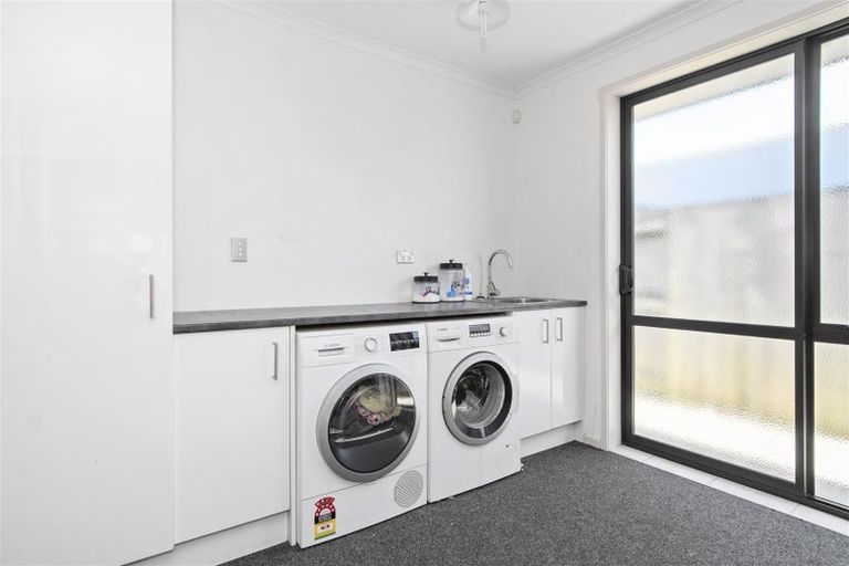 Photo of property in 23 Seabreeze Place, Papamoa Beach, Papamoa, 3118