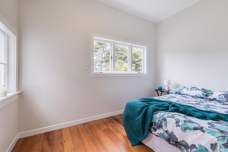 Photo of property in 33 Sunnyvale Road, Swanson, Auckland, 0614