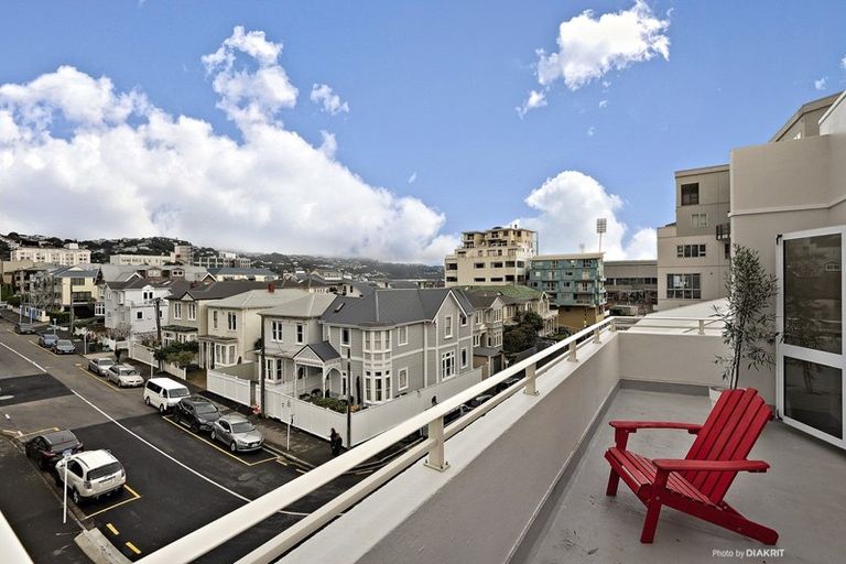 Photo of property in Hobson Flats, 10/1 Hobson Street, Pipitea, Wellington, 6011