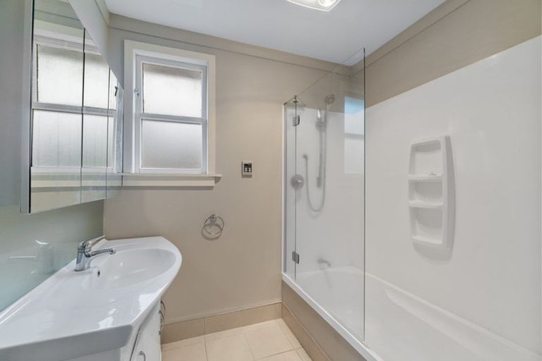 Photo of property in 307 Shakespeare Street, Leamington, Cambridge, 3432