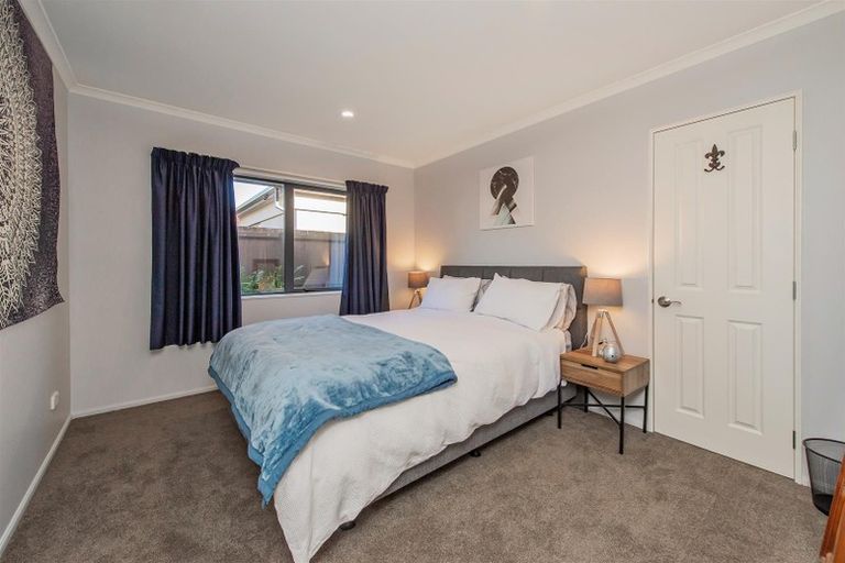 Photo of property in 18 Coolspring Way, Redwood, Christchurch, 8051