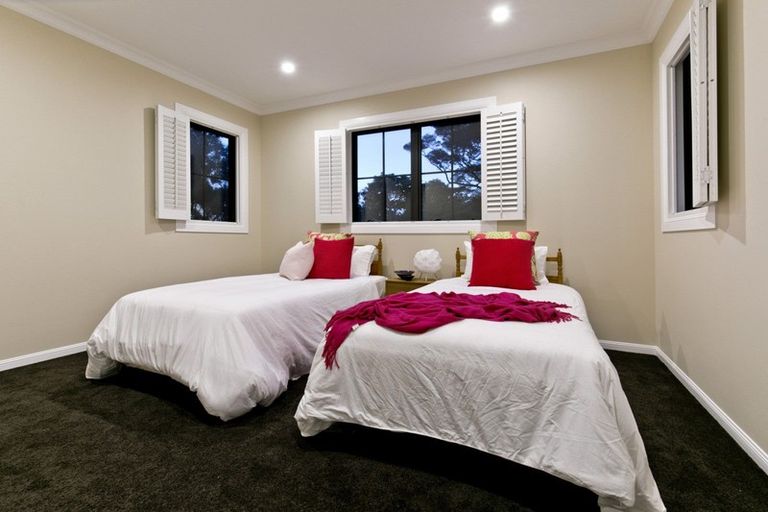 Photo of property in 11 Traffic Road, Greenhithe, Auckland, 0632