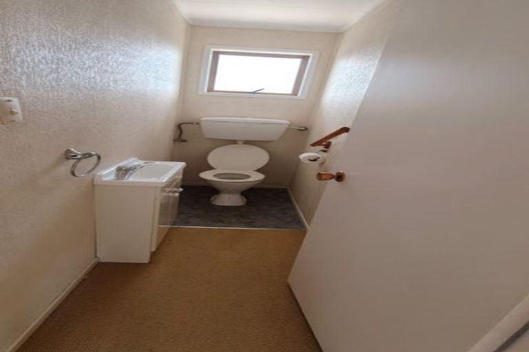 Photo of property in 32 Cockayne Crescent, Sunnynook, Auckland, 0620