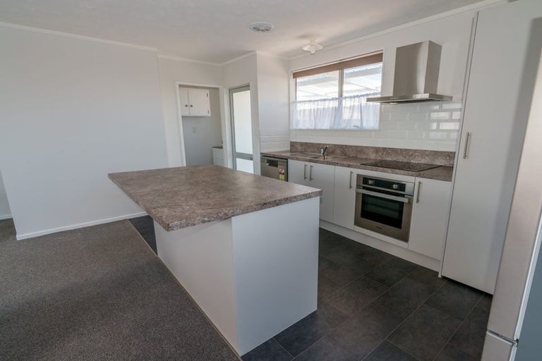 Photo of property in 33 Tiller Close, Kelvin Grove, Palmerston North, 4414