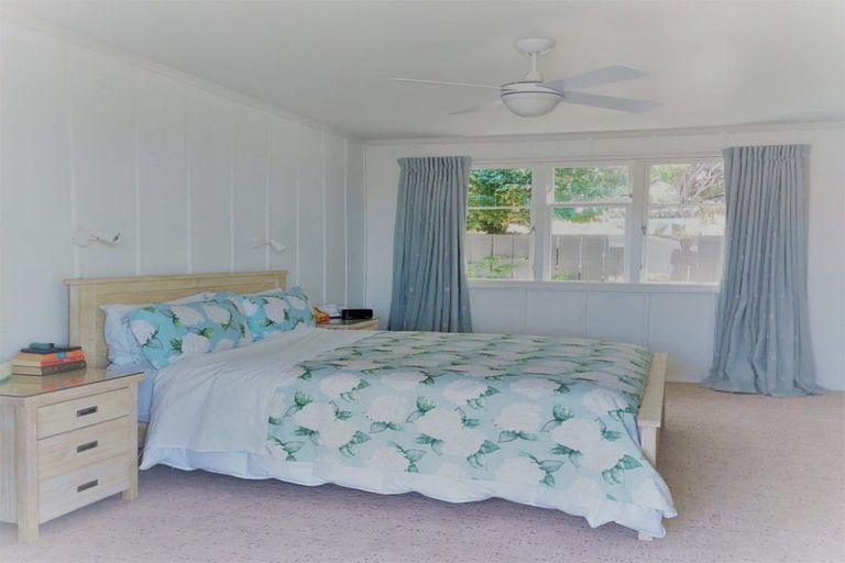 Photo of property in 27 Hona Street, Waikanae Beach, Waikanae, 5036