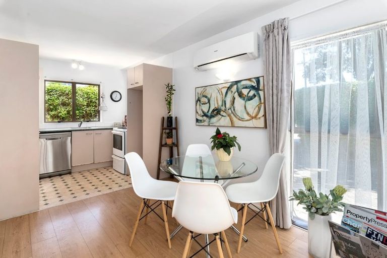 Photo of property in 1/2 Tristram Avenue, Forrest Hill, Auckland, 0620