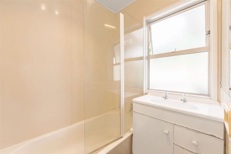 Photo of property in 12 Kauri Road, Stanmore Bay, Whangaparaoa, 0932