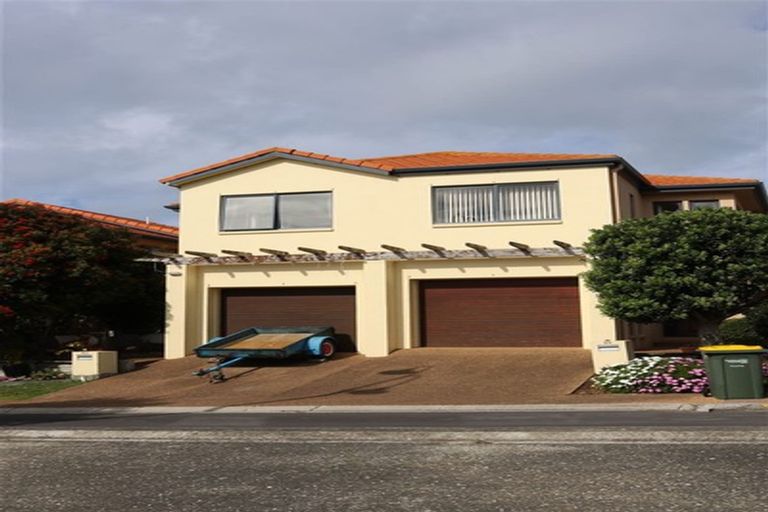 Photo of property in 32 Trimaran Drive, Gulf Harbour, Whangaparaoa, 0930