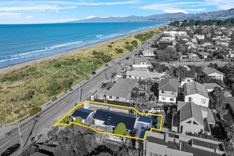 Photo of property in 19 Marine Parade, North New Brighton, Christchurch, 8083