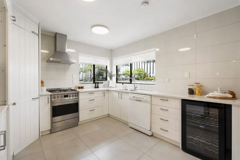 Photo of property in 1/233 Eskdale Road, Birkenhead, Auckland, 0626