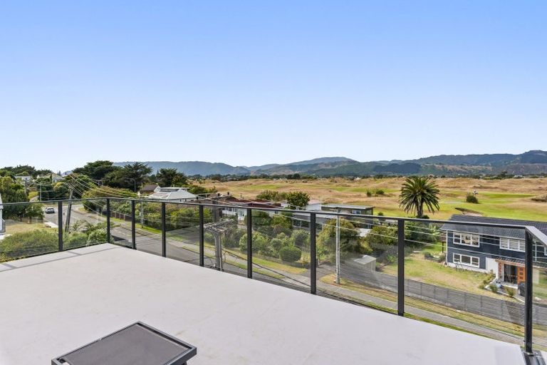 Photo of property in 55a Golf Road, Paraparaumu Beach, Paraparaumu, 5032