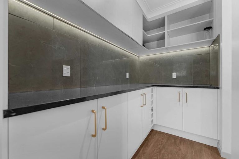 Photo of property in 8 Station Road, Pukekohe, 2120