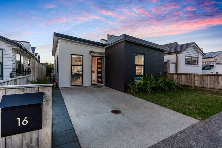 Photo of property in 16 Houhora Street, Westgate, Auckland, 0814