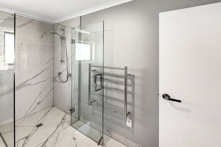 Photo of property in 8 Winnie Close, Acacia Bay, Taupo, 3330