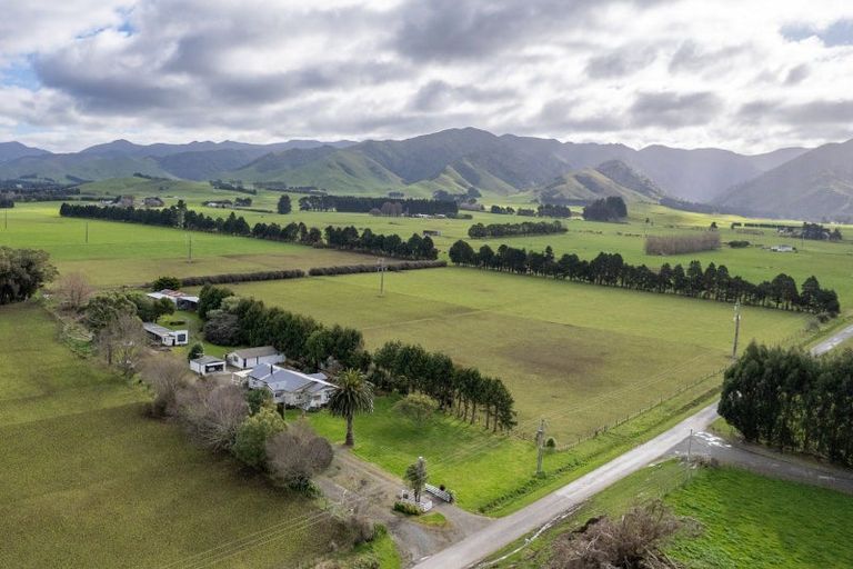 Photo of property in 633 Kiritaki Road, Dannevirke, 4972
