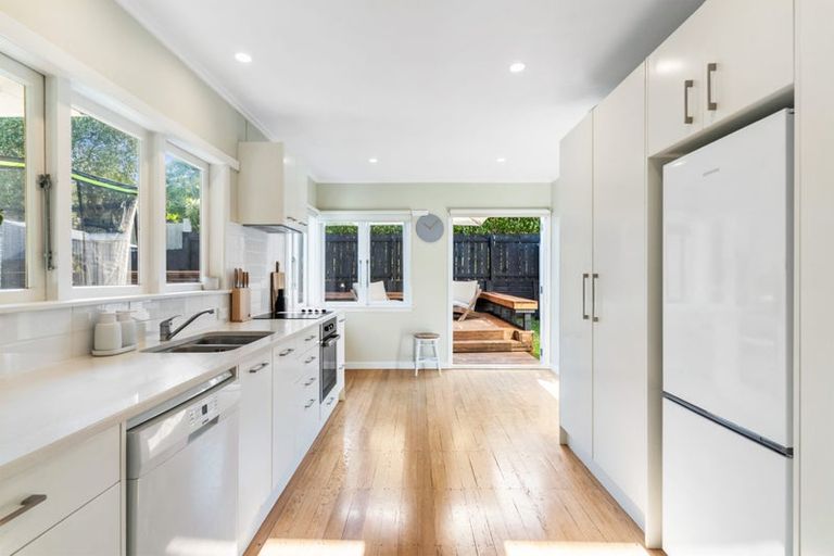 Photo of property in 7 Kenmure Avenue, Forrest Hill, Auckland, 0620