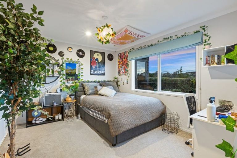 Photo of property in 60 Roberts Road, Matakatia, Whangaparaoa, 0930