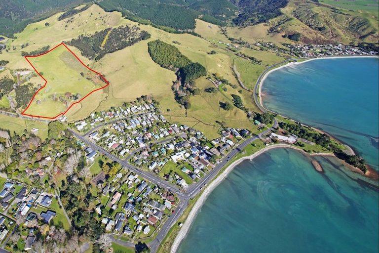 Photo of property in 33 Kawakawa-orere Road, Kawakawa Bay, 2585