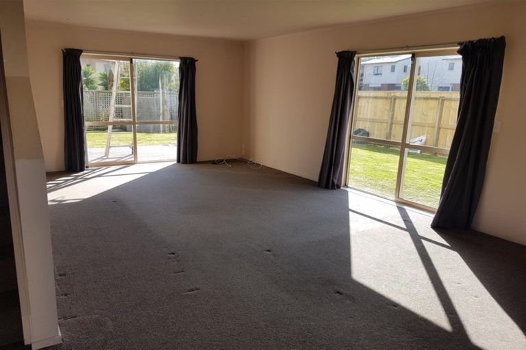 Photo of property in 14 Gina Avenue, Ranui, Auckland, 0612