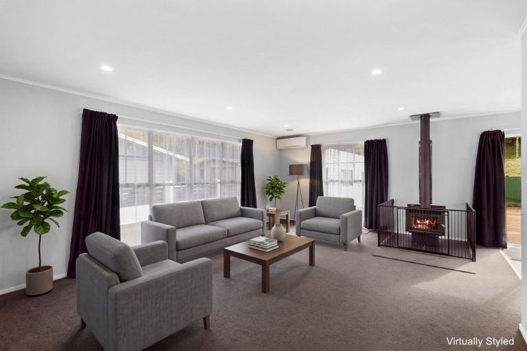 Photo of property in 45 Hartford Crescent, Totara Park, Upper Hutt, 5018