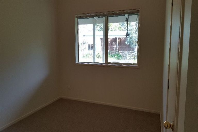 Photo of property in 400 Waitakere Road, Taupaki, Henderson, 0782