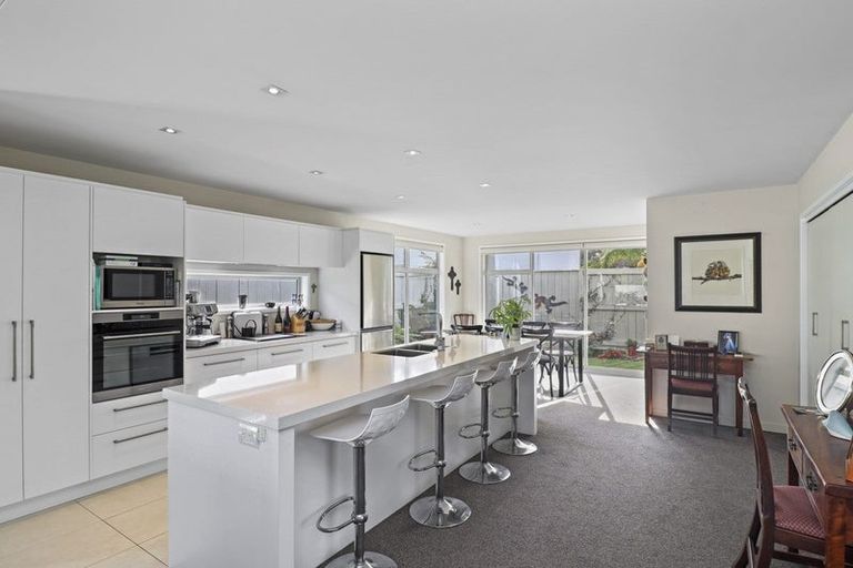 Photo of property in 16 Saint Pauls Drive, Brookfield, Tauranga, 3110