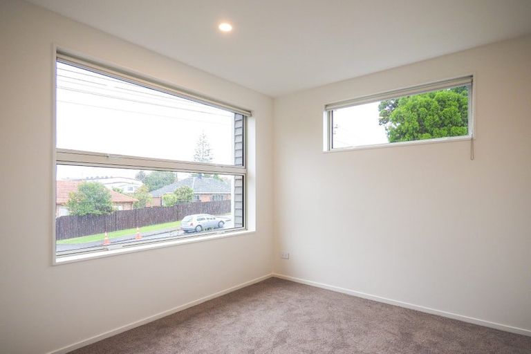 Photo of property in 3/10 Tirimoana Road, Te Atatu South, Auckland, 0602