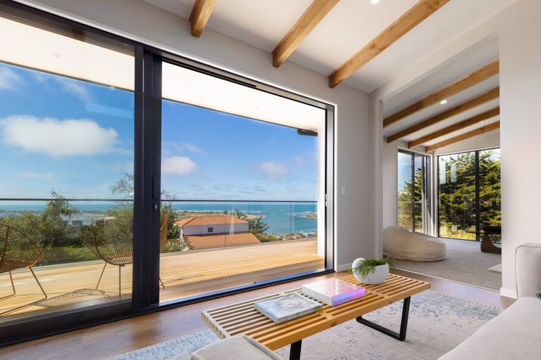 Photo of property in 63 Moncks Spur Road, Redcliffs, Christchurch, 8081