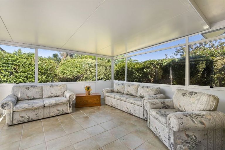 Photo of property in 3 Delisle Place, Windsor Park, Auckland, 0632