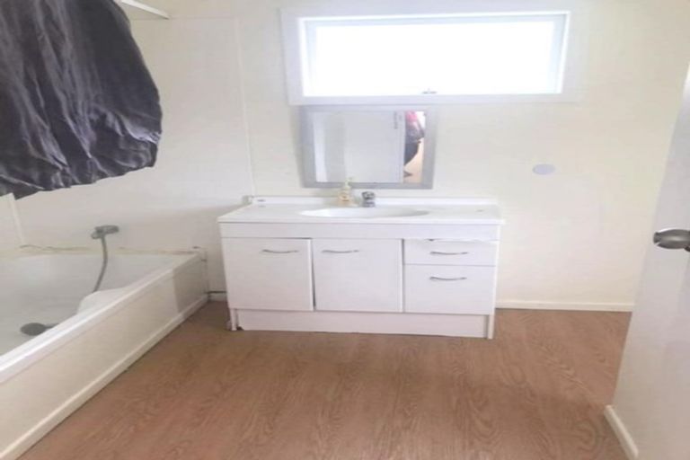 Photo of property in 1/12 Karamu Street, Te Atatu Peninsula, Auckland, 0610