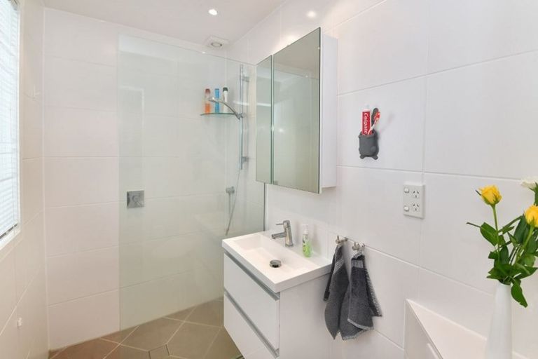 Photo of property in 4 Albert Hall Drive, Red Beach, 0932