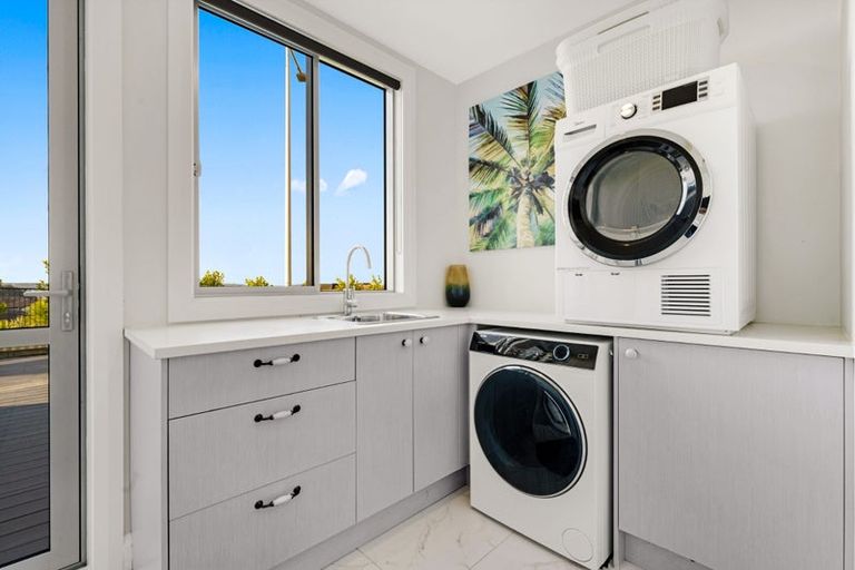 Photo of property in 33 Te Oneroa Way, Long Bay, Auckland, 0630