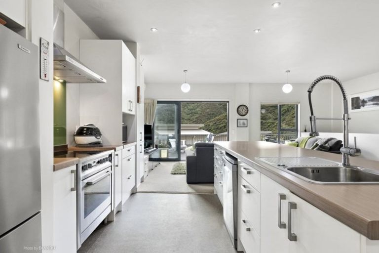 Photo of property in 11 Rarangi Way, Owhiro Bay, Wellington, 6023