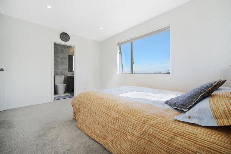 Photo of property in 14a Putiputi Way, Papakura, 2110