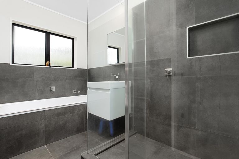 Photo of property in 2/26 Petrel Place, Massey, Auckland, 0614