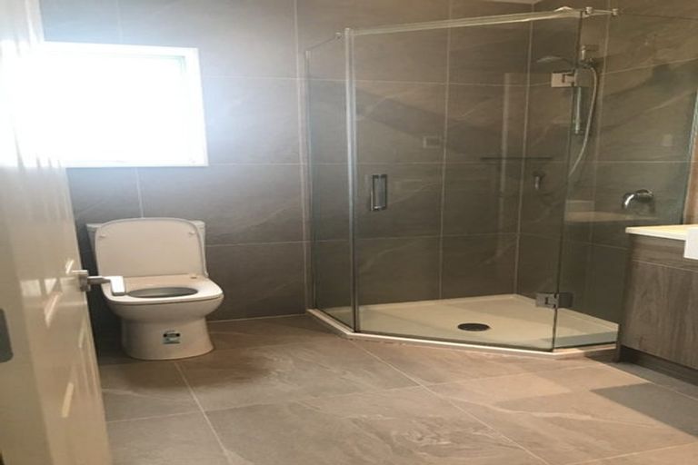 Photo of property in 9 Trotting Terrace, Fairview Heights, Auckland, 0632