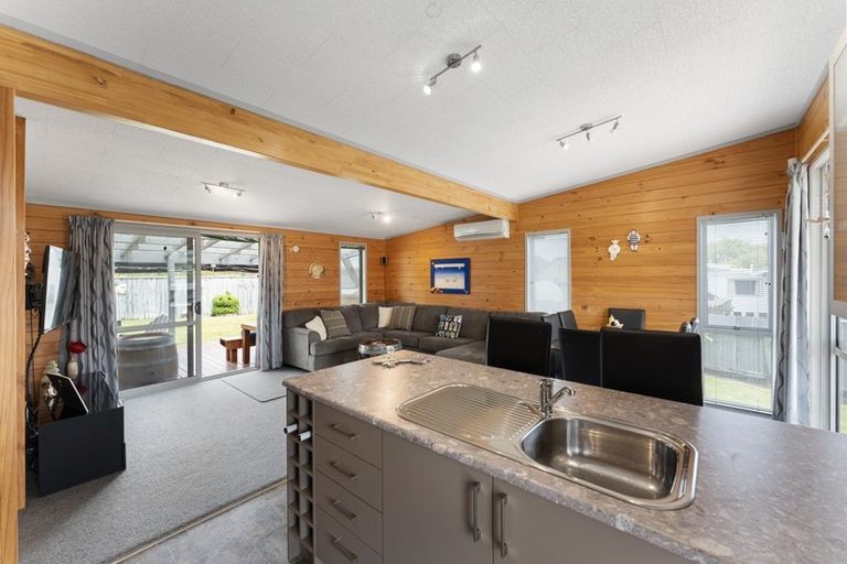 Photo of property in 11 Ramona Avenue, Waitarere Beach, Levin, 5510