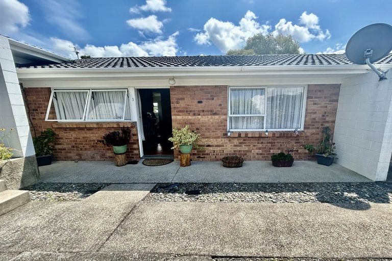 Photo of property in 4/318 Te Atatu Road, Te Atatu South, Auckland, 0610