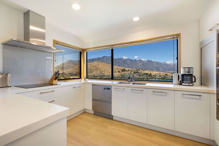 Photo of property in 4 Peregrine Place, Queenstown, 9300
