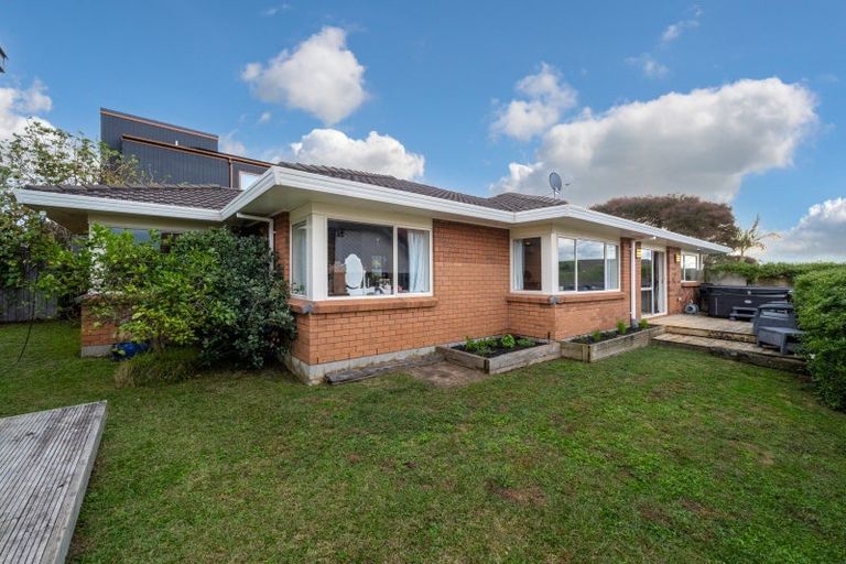 Photo of property in 17 Matterhorn Crescent, Northpark, Auckland, 2013