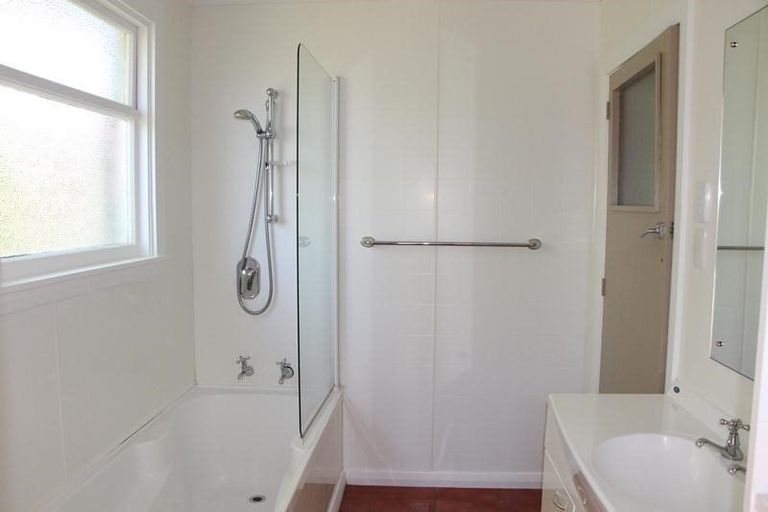 Photo of property in 42 Saint George Street, Watlington, Timaru, 7910