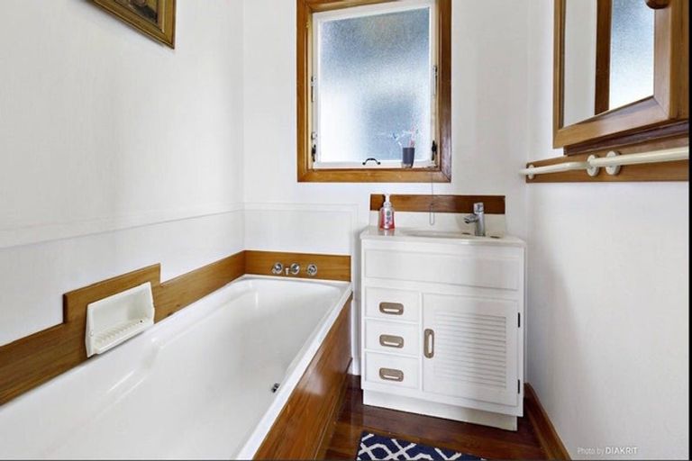 Photo of property in 23 Fettes Crescent, Seatoun, Wellington, 6022