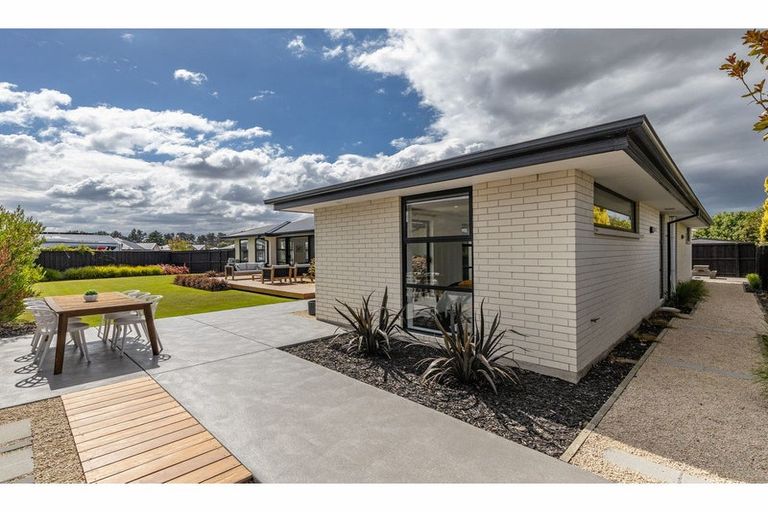 Photo of property in 21 Awa Place, Rangiora, 7400