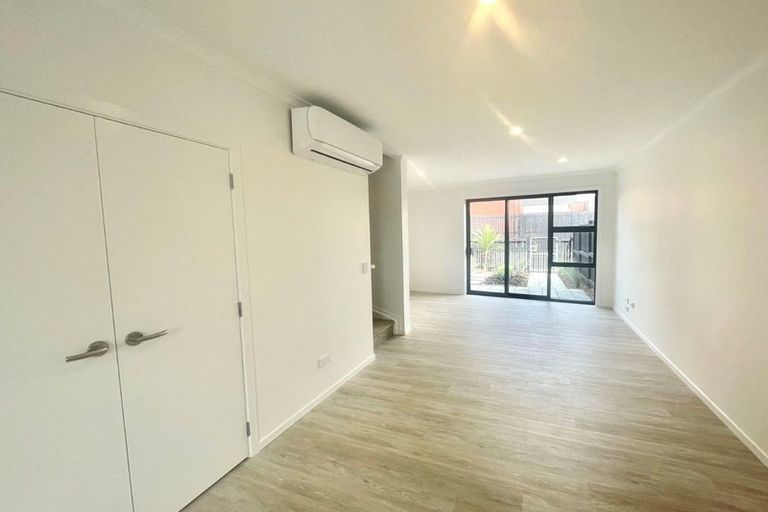 Photo of property in 25 Erina Road, Wiri, 2104