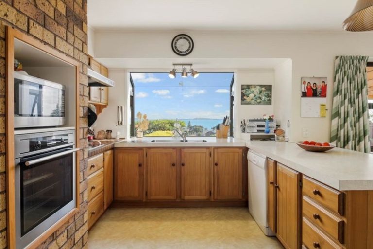 Photo of property in 6 Embling Place, Eastern Beach, Auckland, 2012