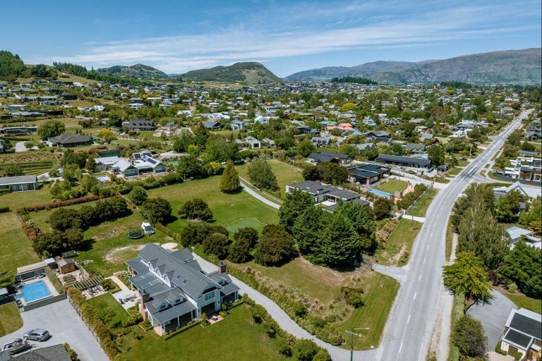 Photo of property in 255 Beacon Point Road, Wanaka, 9305