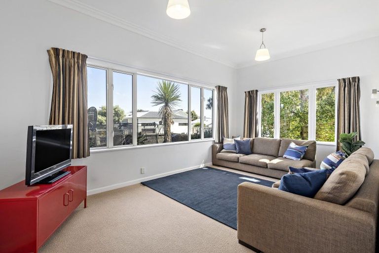 Photo of property in 107-109 Muritai Road, Eastbourne, Lower Hutt, 5013